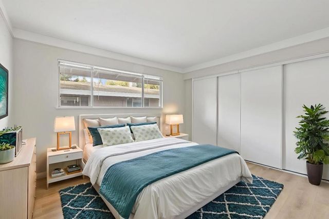 500 W Middlefield Road 18, Mountain View, CA 94043