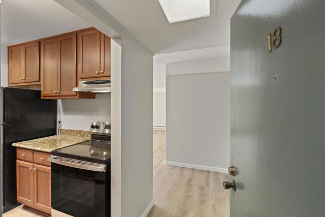 500 W Middlefield Road 18, Mountain View, CA 94043