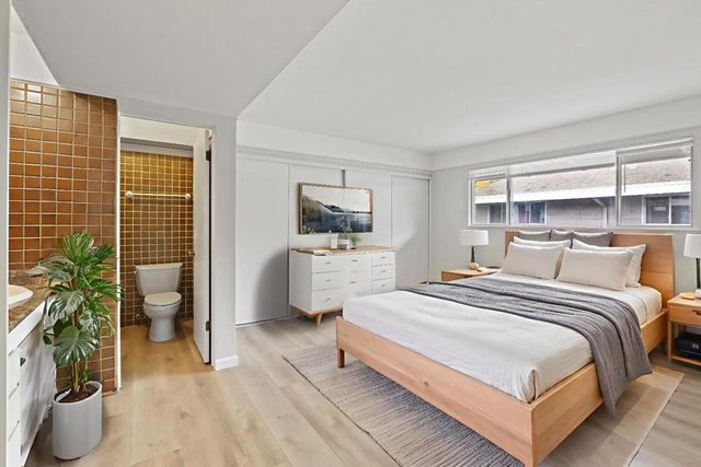 500 W Middlefield Road 18, Mountain View, CA 94043