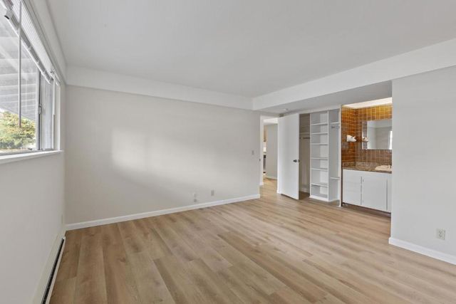 500 W Middlefield Road 18, Mountain View, CA 94043