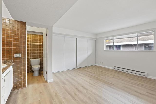 500 W Middlefield Road 18, Mountain View, CA 94043