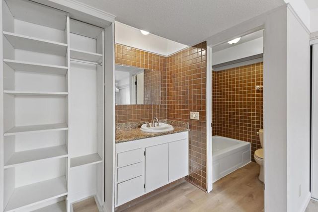 500 W Middlefield Road 18, Mountain View, CA 94043