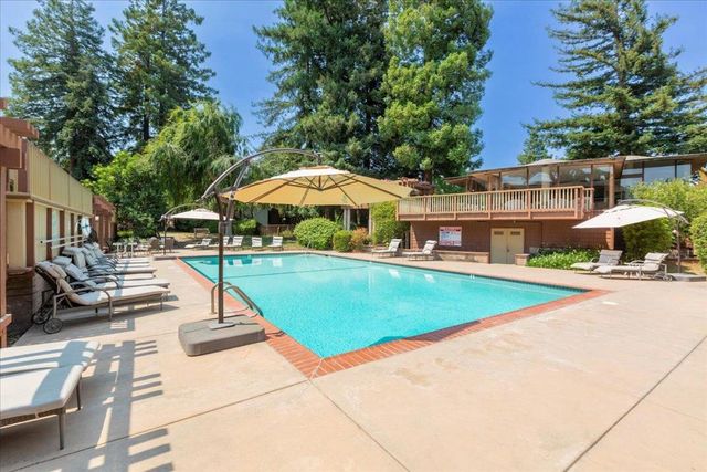 500 W Middlefield Road 18, Mountain View, CA 94043