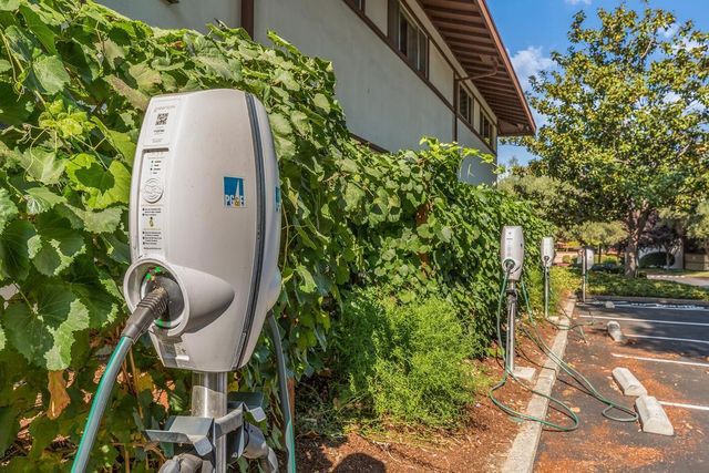 500 W Middlefield Road 18, Mountain View, CA 94043