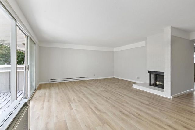 500 W Middlefield Road 18, Mountain View, CA 94043