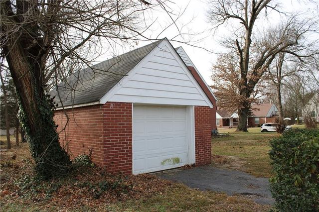 2003 S Elm Street, Pittsburg, KS 66762