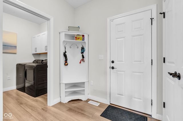 2570 Coneflower Court, Columbus, IN 47201