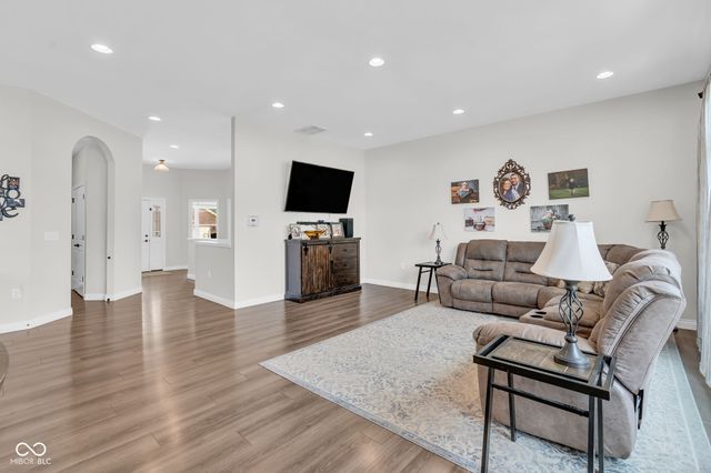 2570 Coneflower Court, Columbus, IN 47201