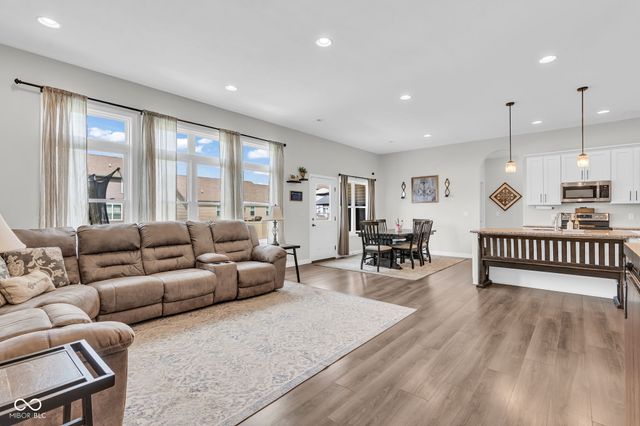 2570 Coneflower Court, Columbus, IN 47201