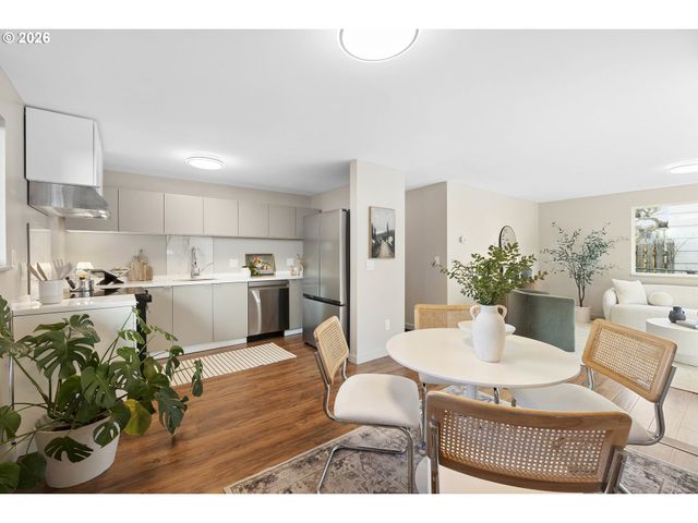 5520 Se REEDWAY St, Portland, OR 97206