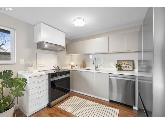 5520 Se REEDWAY St, Portland, OR 97206