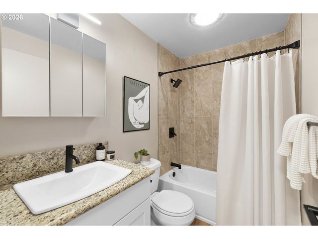 5520 Se REEDWAY St, Portland, OR 97206