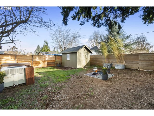 5520 Se REEDWAY St, Portland, OR 97206