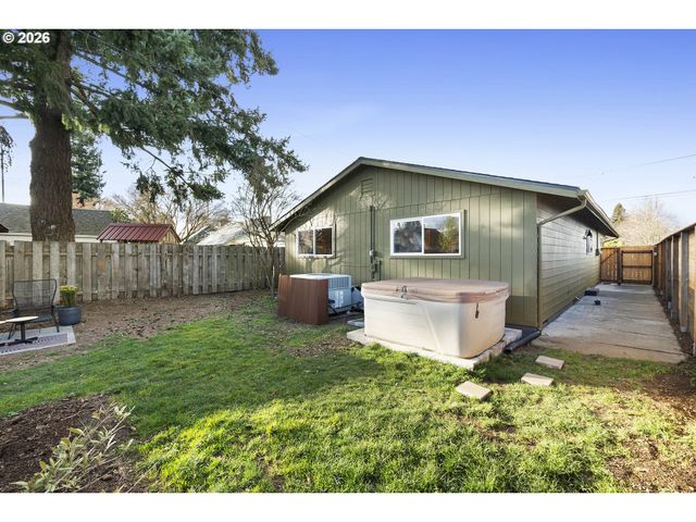 5520 Se REEDWAY St, Portland, OR 97206