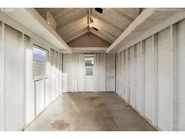 5520 Se REEDWAY St, Portland, OR 97206