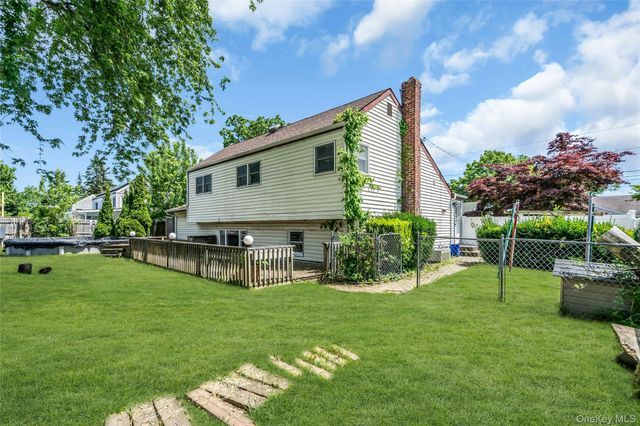 86 W 17th Street, Deer Park, NY 11729