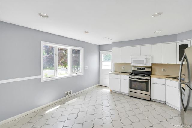 86 W 17th Street, Deer Park, NY 11729