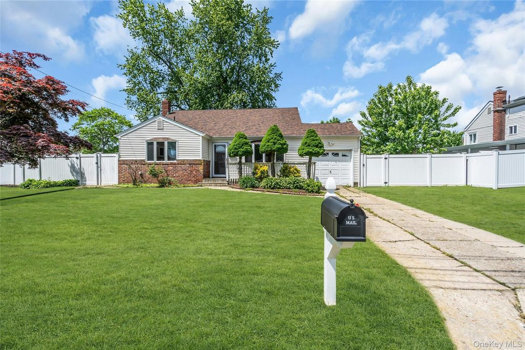 86 W 17th Street, Deer Park, NY 11729
