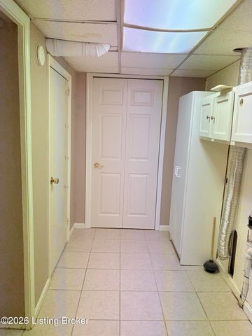 4501 Summitt Dr, Louisville, KY 40229