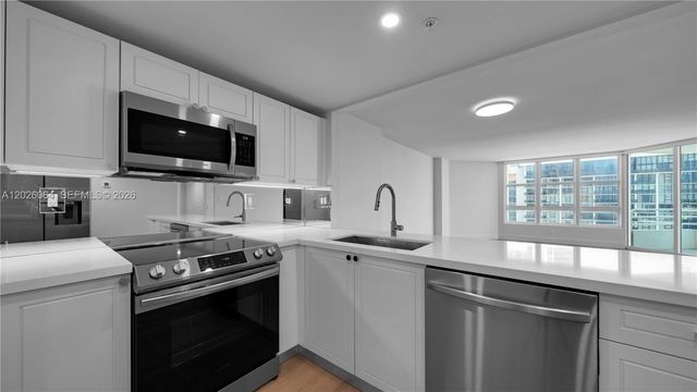 555 NE 34th St 1402, Miami, FL 33137