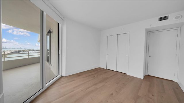 555 NE 34th St 1402, Miami, FL 33137