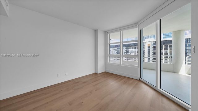 555 NE 34th St 1402, Miami, FL 33137