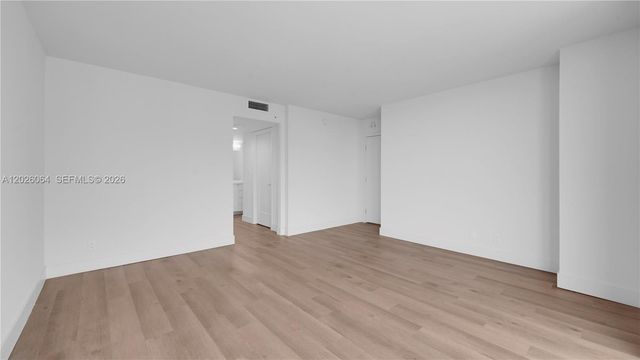 555 NE 34th St 1402, Miami, FL 33137