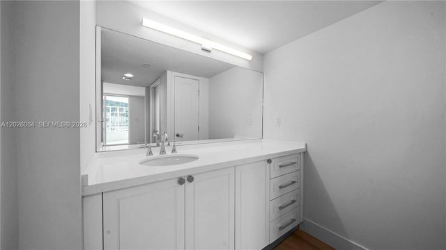 555 NE 34th St 1402, Miami, FL 33137
