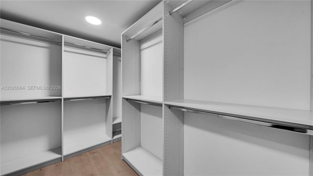 555 NE 34th St 1402, Miami, FL 33137