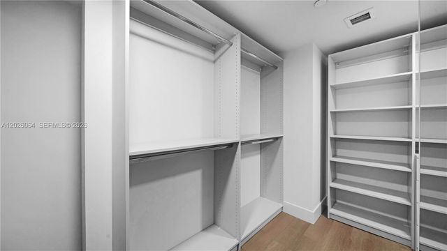 555 NE 34th St 1402, Miami, FL 33137