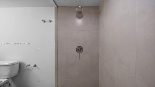 555 NE 34th St 1402, Miami, FL 33137