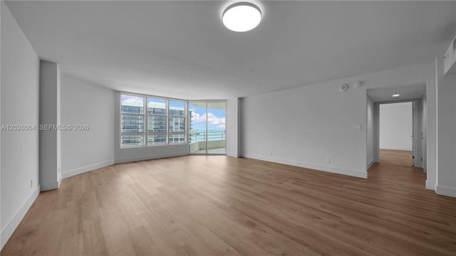 555 NE 34th St 1402, Miami, FL 33137