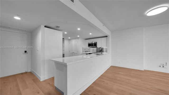 555 NE 34th St 1402, Miami, FL 33137