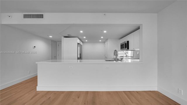 555 NE 34th St 1402, Miami, FL 33137