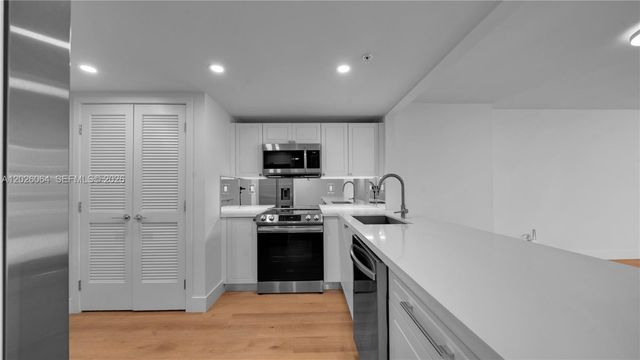 555 NE 34th St 1402, Miami, FL 33137