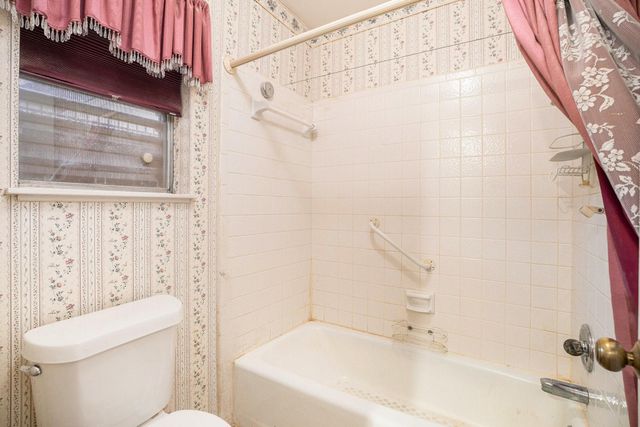 1813 22nd Avenue N, Texas City, TX 77590