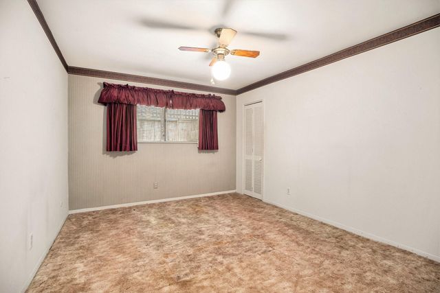 1813 22nd Avenue N, Texas City, TX 77590