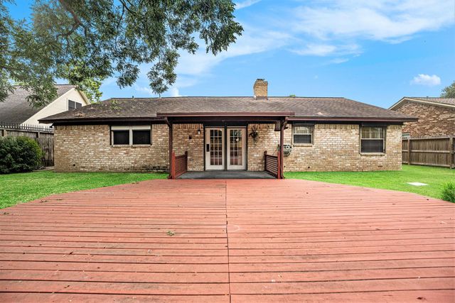1813 22nd Avenue N, Texas City, TX 77590