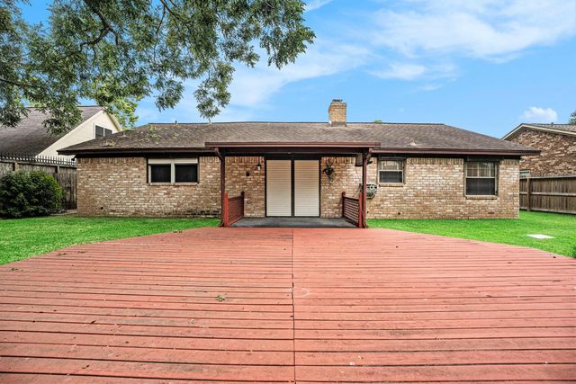 1813 22nd Avenue N, Texas City, TX 77590