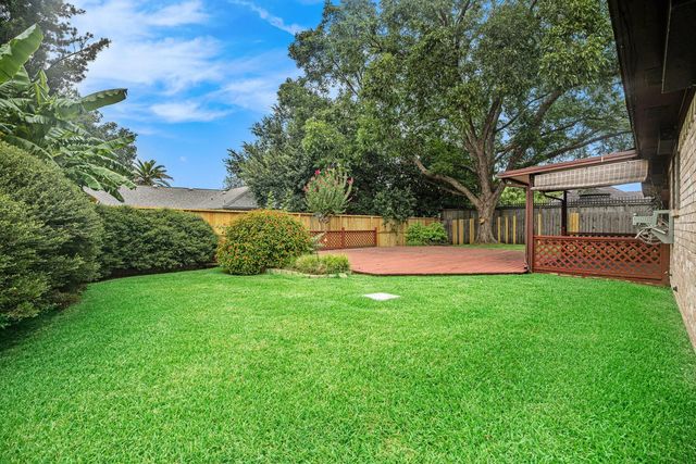 1813 22nd Avenue N, Texas City, TX 77590