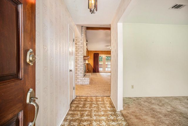 1813 22nd Avenue N, Texas City, TX 77590