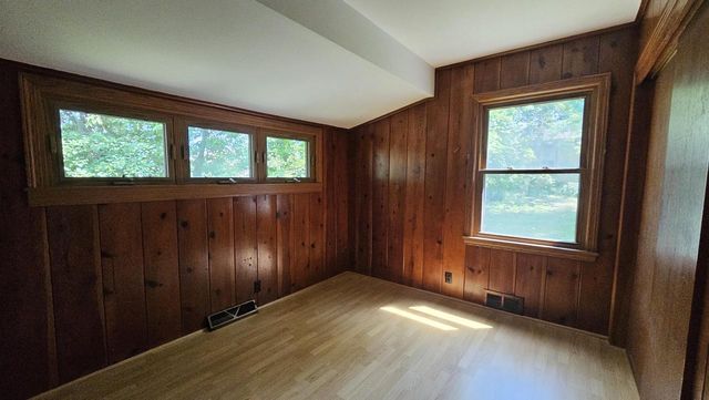 5257 S 28th STREET, Greenfield, WI 53221