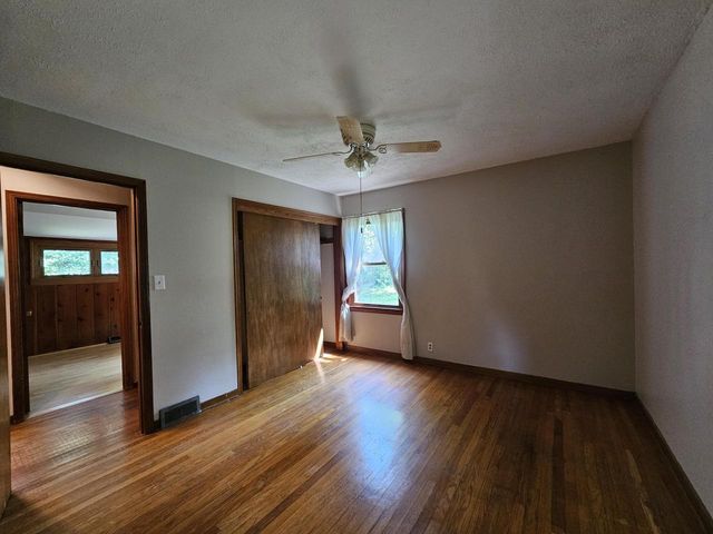 5257 S 28th STREET, Greenfield, WI 53221