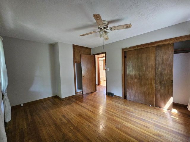 5257 S 28th STREET, Greenfield, WI 53221