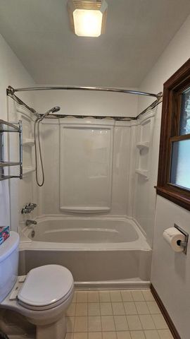 5257 S 28th STREET, Greenfield, WI 53221