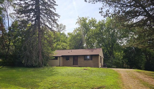 5257 S 28th STREET, Greenfield, WI 53221