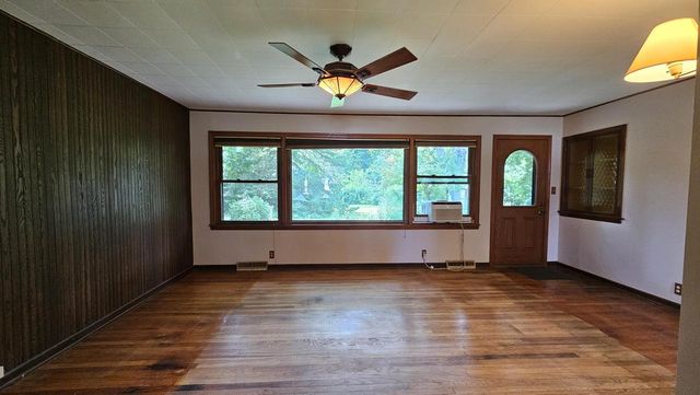 5257 S 28th STREET, Greenfield, WI 53221