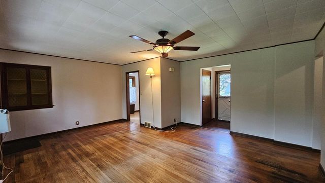 5257 S 28th STREET, Greenfield, WI 53221