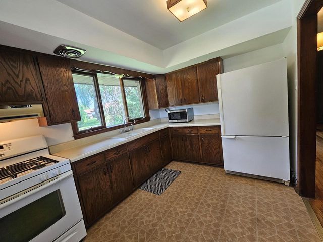 5257 S 28th STREET, Greenfield, WI 53221