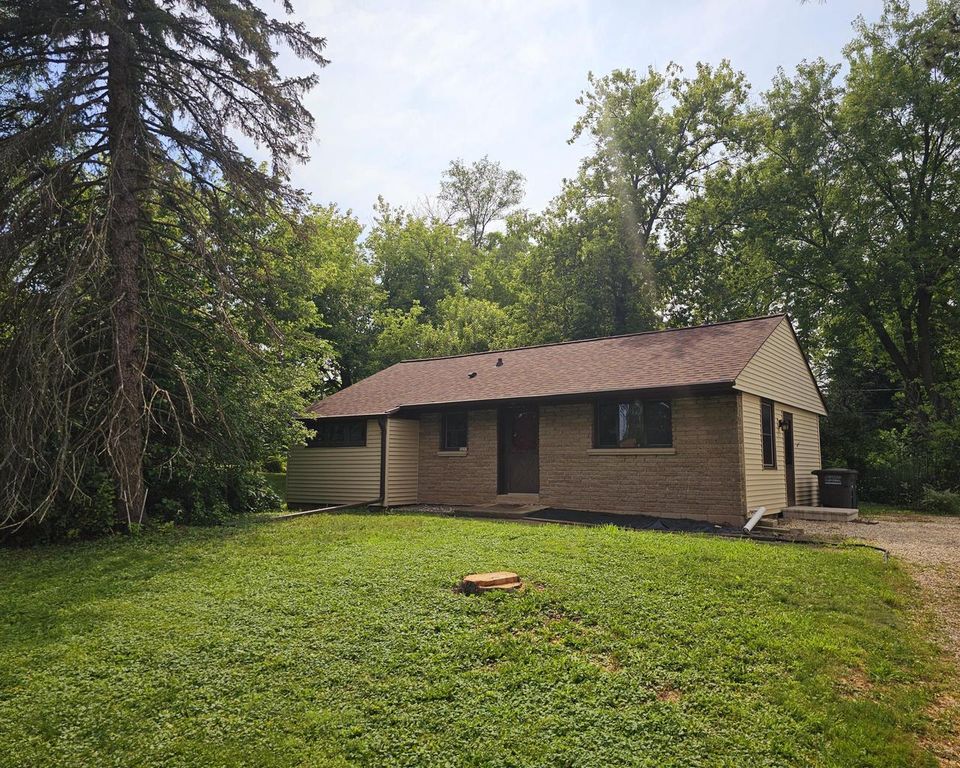 5257 S 28th STREET, Greenfield, WI 53221